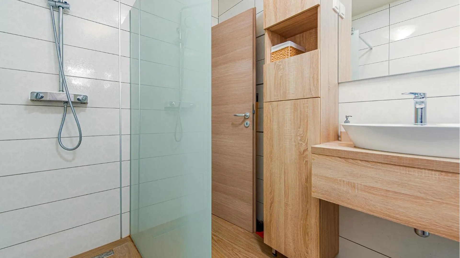 1 Bedroom Amazing Apartment In Vir Chorvatsko
