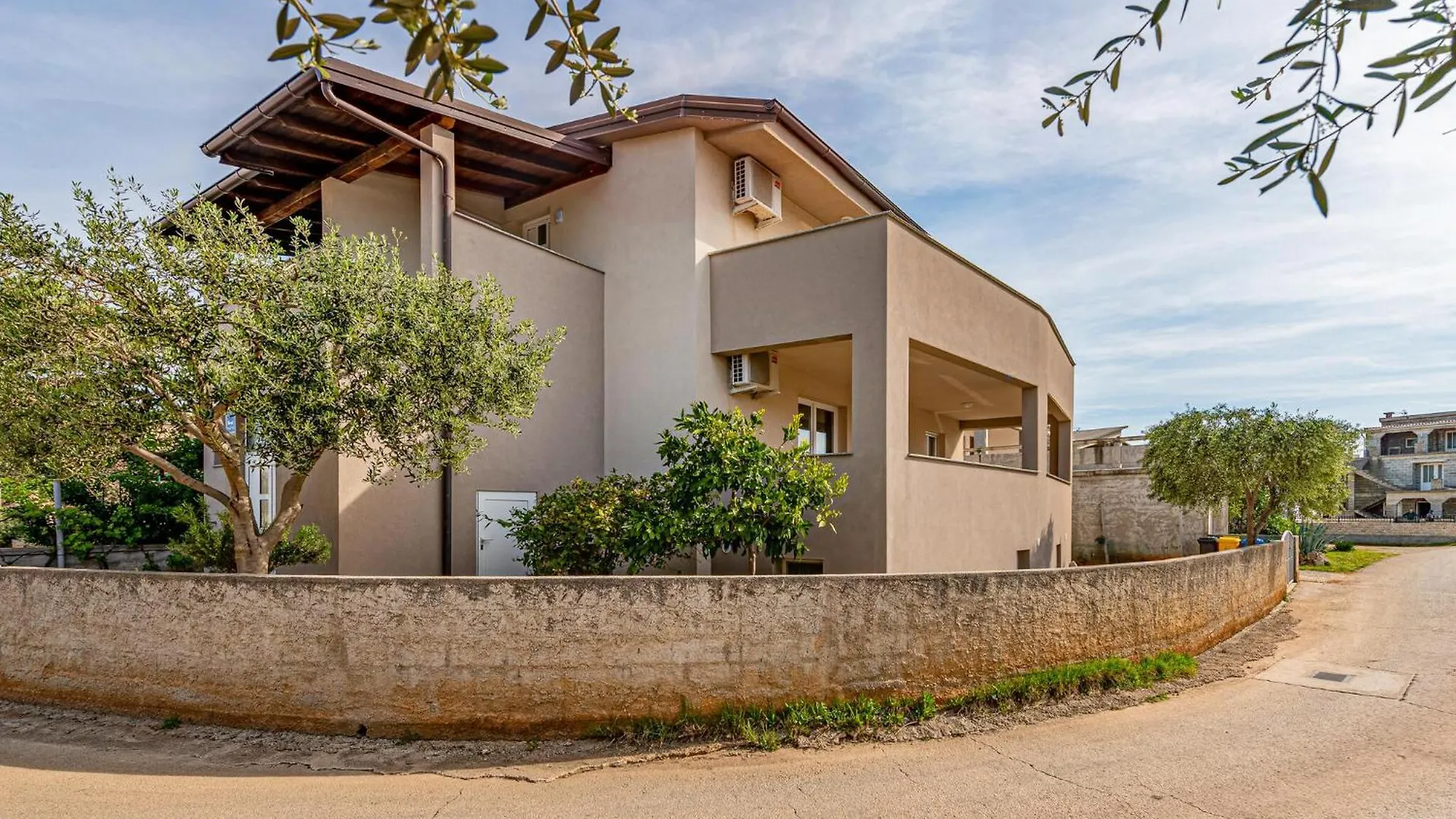 1 Bedroom Amazing Apartment In Vir 0*,